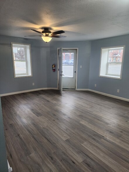 Primary Photo - 110 Pearl St