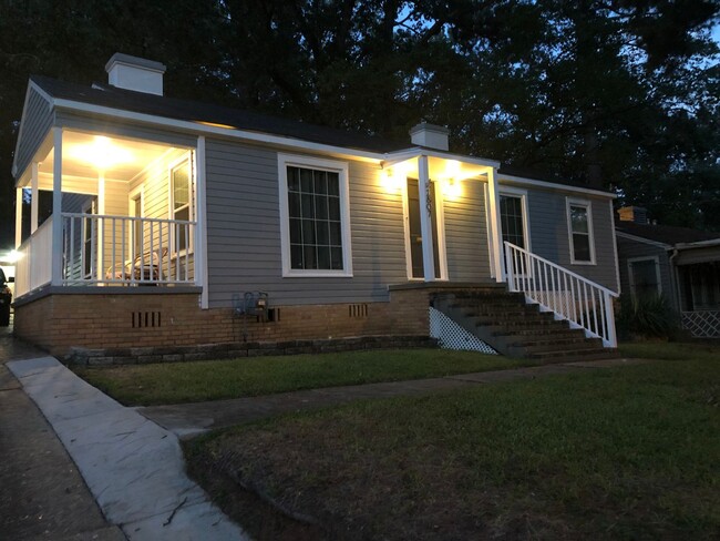 Building Photo - Remodeled Highland Home