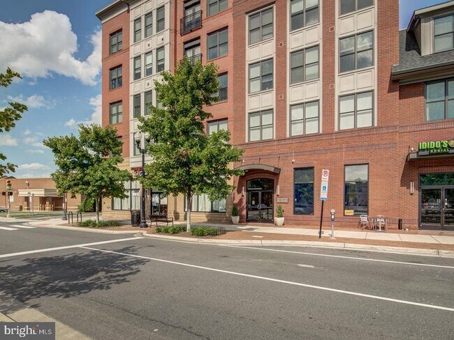 Building Photo - 1107 S Walter Reed Dr