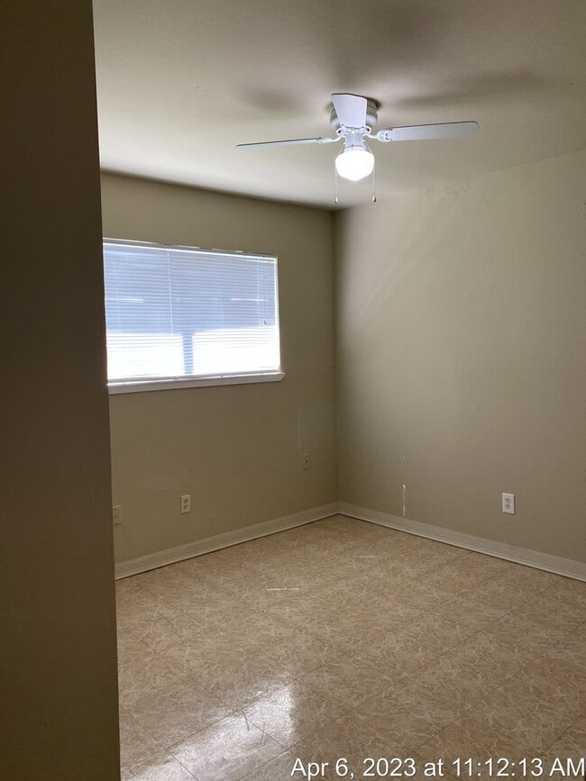 Building Photo - Cozy Home on a Huge Lot