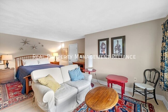 Building Photo - 19 Bayview Ave