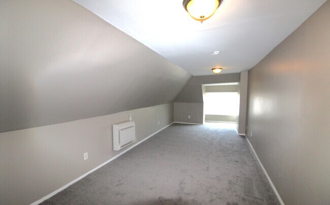 Building Photo - 392 N Garfield Ave