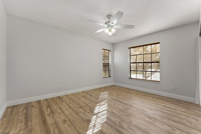 Building Photo - 2900 Olivewood Terrace