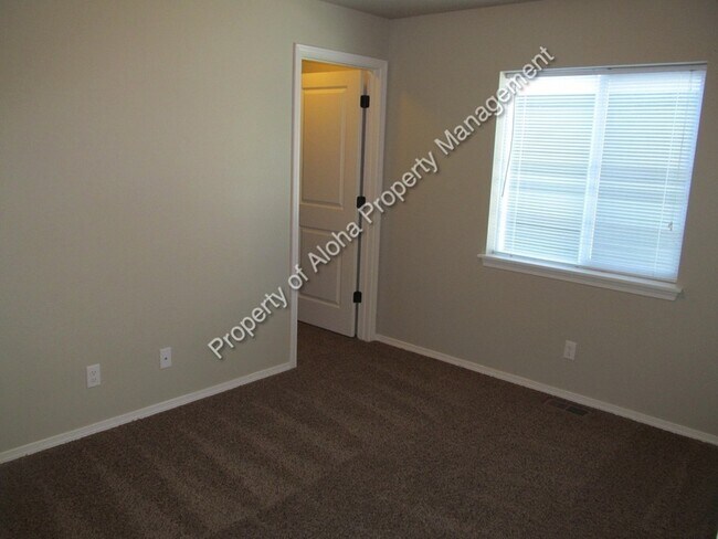 Building Photo - 1023 W Pine Ave