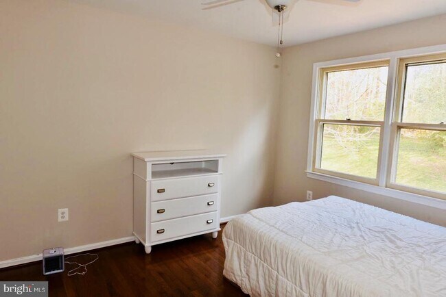 Building Photo - 11778 Hollyview Dr