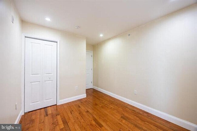 Building Photo - 4710 Chestnut St