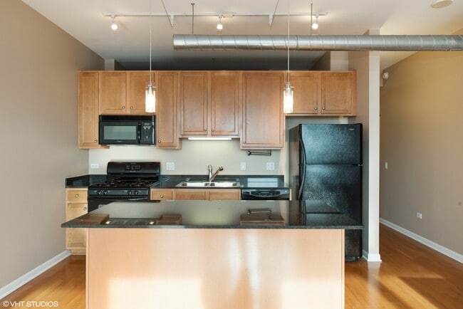 Building Photo - 1200 W Monroe St