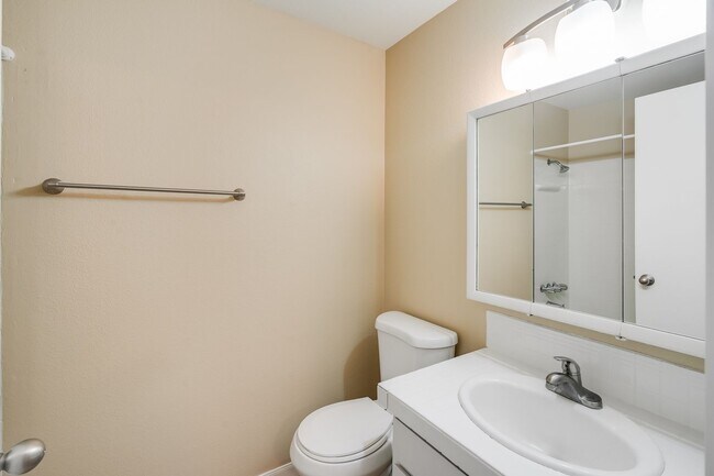 Building Photo - Charming 3 bed, 2 bath rental home in Milwaukie!