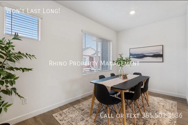 Building Photo - 1092 E Vessel Ct