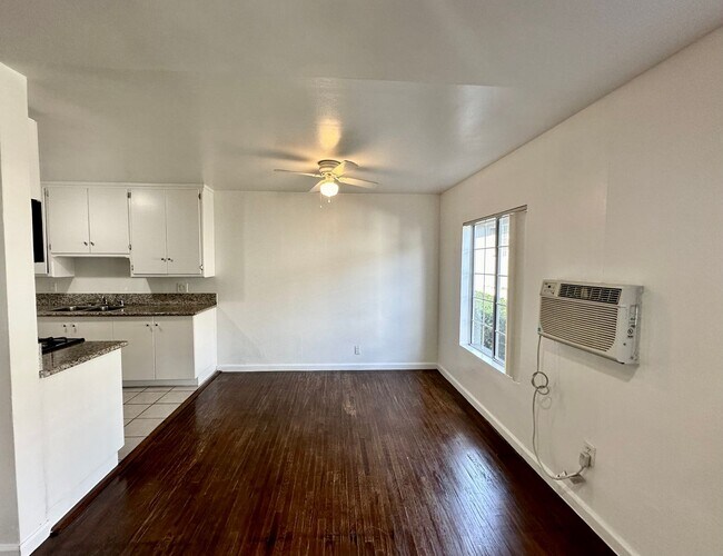 Interior Photo - 3409-3419 Club Dr