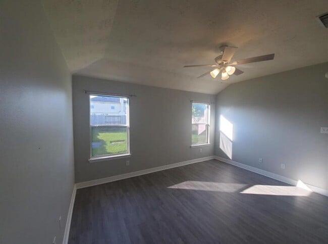Building Photo - 14927 Diamond Way