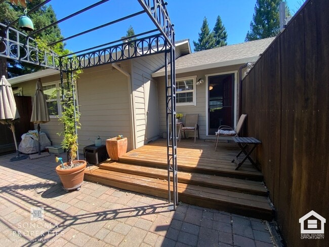 Building Photo - Furnished 2bd/2ba Condo!