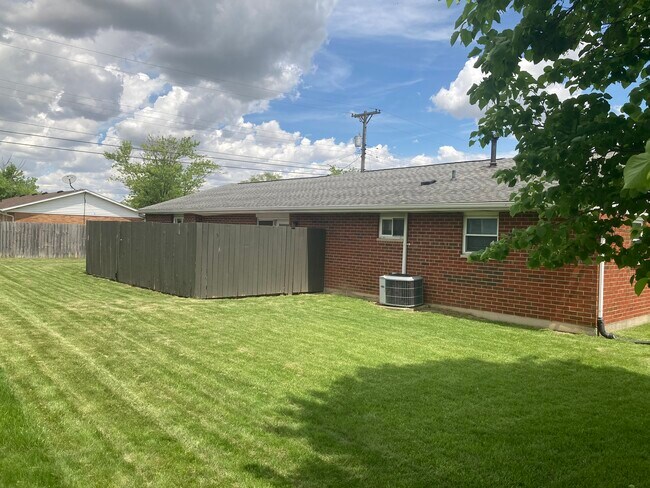 Building Photo - 509 6th Ave