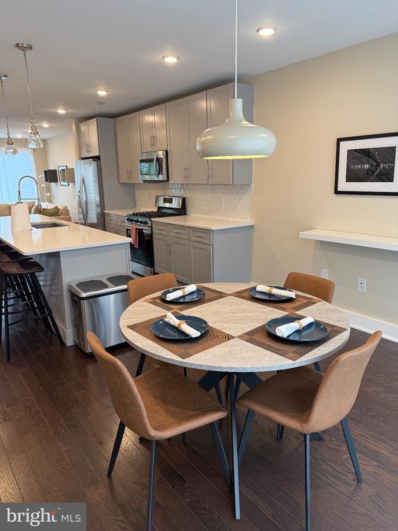 Building Photo - 1651 E Eyre St