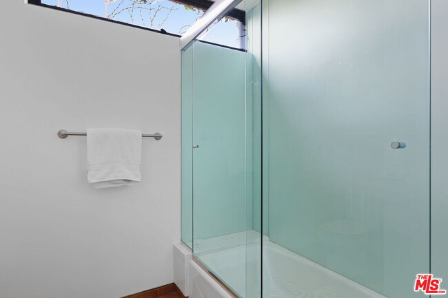 Building Photo - 7 Vicente Ter