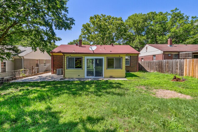 Building Photo - 3707 E Funston St