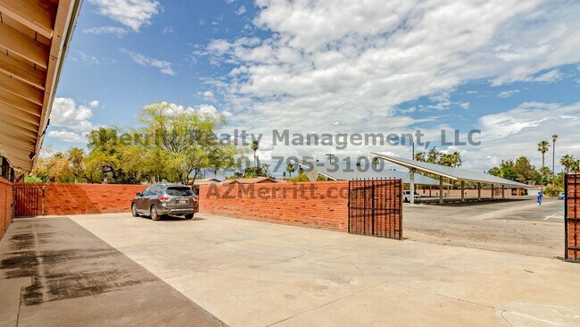 Building Photo - Sam Hughes 4 bedroom, 3 bath home with was...