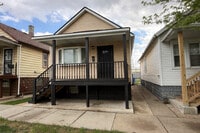 Building Photo - 2623 E 109th St
