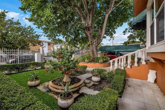 Building Photo - 1033 NW 6th St