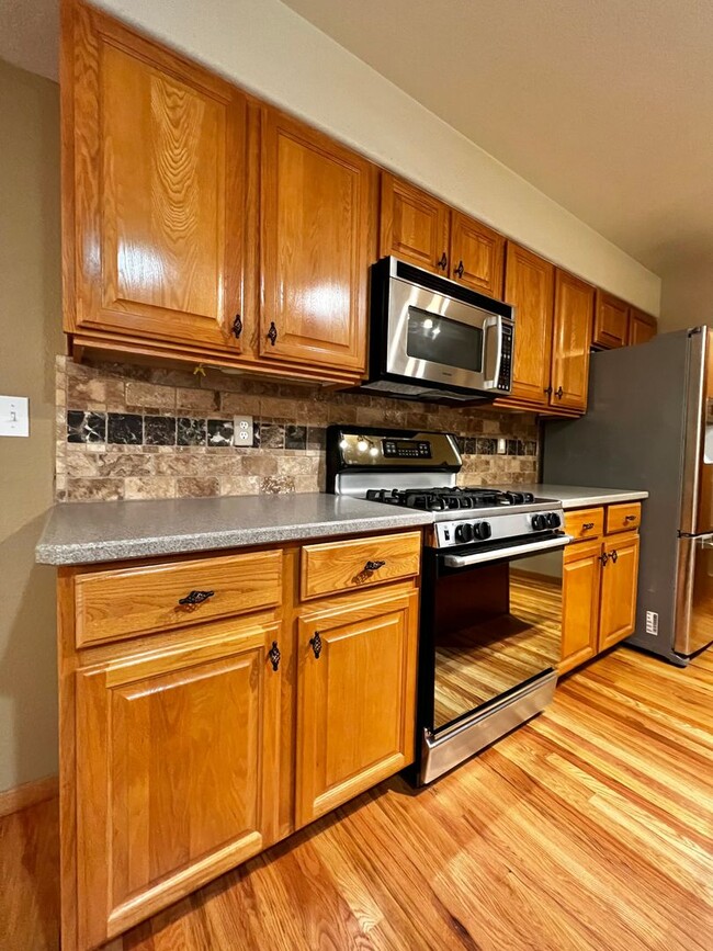 Building Photo - Stunning 4-Bedroom, 4-Bathroom Home in Sou...