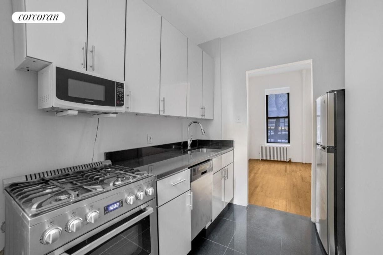 Building Photo - 238 E 50th St