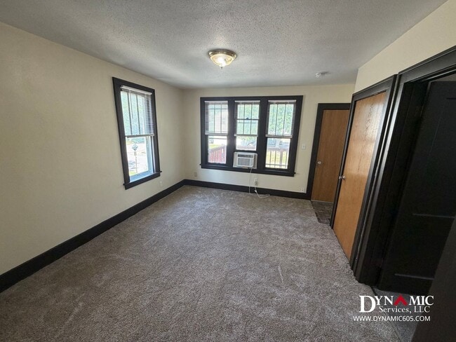 Building Photo - Upper Level 2 Bedroom, 1 Bathroom Duplex - Tenant Pays ALL Utilities