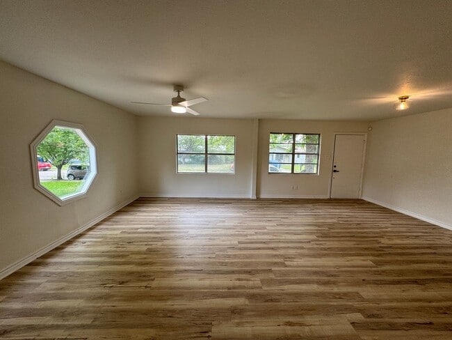 Building Photo - 3-Bedroom House for Rent in Copperas Cove