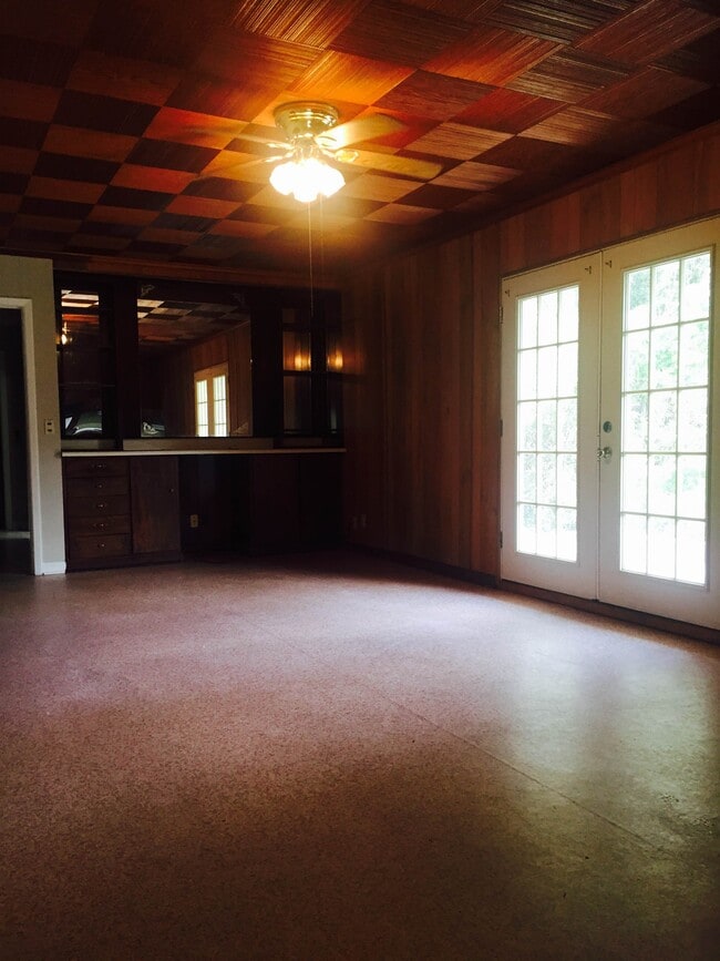 Building Photo - 214 Circle Dr