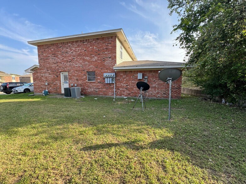 Building Photo - 404 Brittney Way