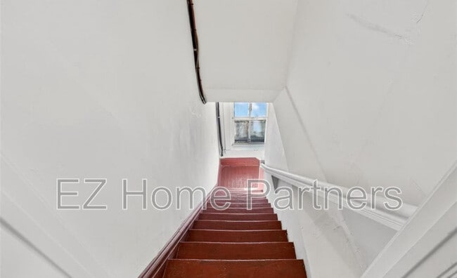 Building Photo - 3005 S Compton Ave