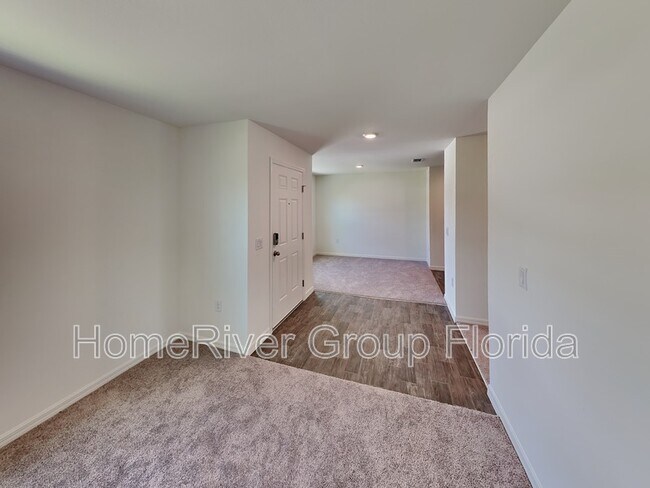 Building Photo - 2748 Cranbrook Ave