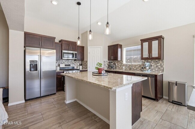 Building Photo - 13748 Villa Vista Ave