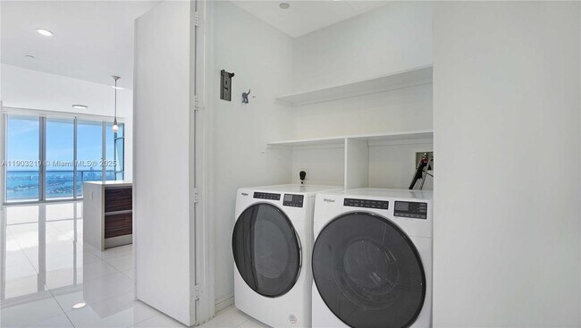 Building Photo - 1100 Biscayne Blvd