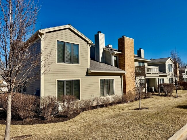 Building Photo - 909 Suffolk Ct