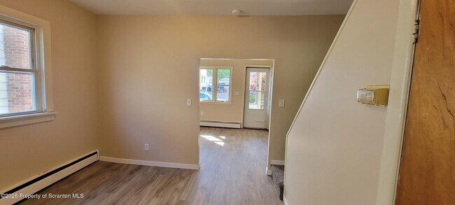 Building Photo - 32 Murray St