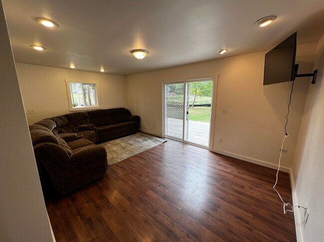 Building Photo - 9197 Cty J-Unit A