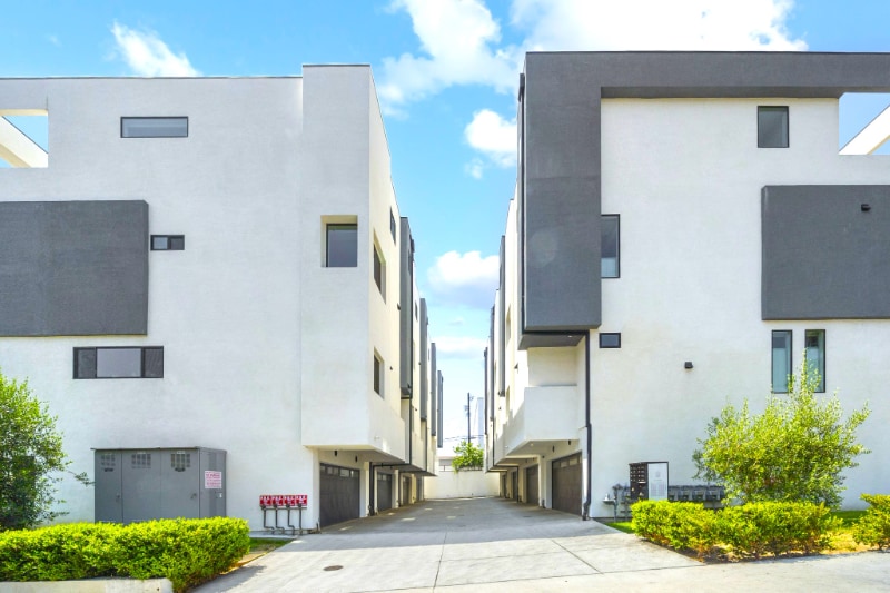 Building Photo - 497 N St Andrews Pl