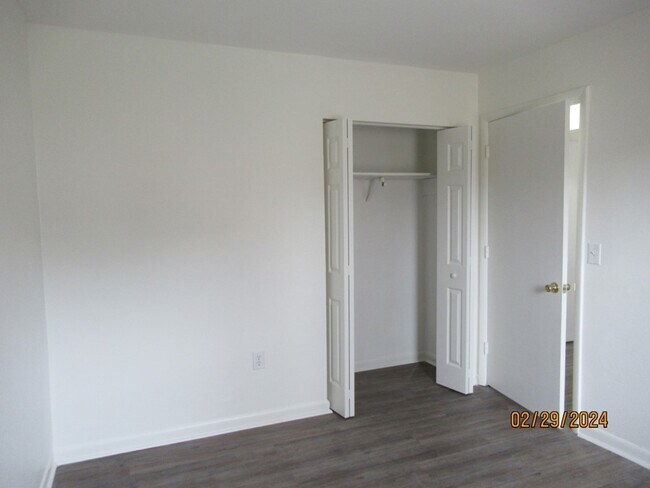 Building Photo - 251 Rast St