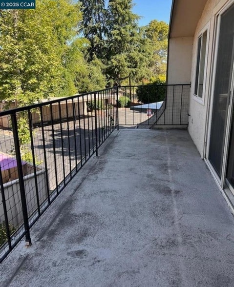 Building Photo - 1093 Mohr Ln
