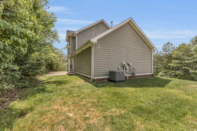 Building Photo - 5623 Crooked Creek Dr