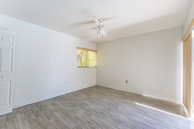 Building Photo - 608 Richmond Ave N