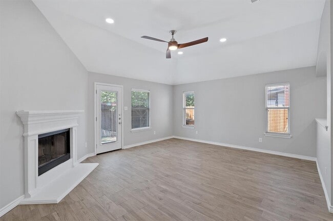 Building Photo - 1083 Zeus Cir