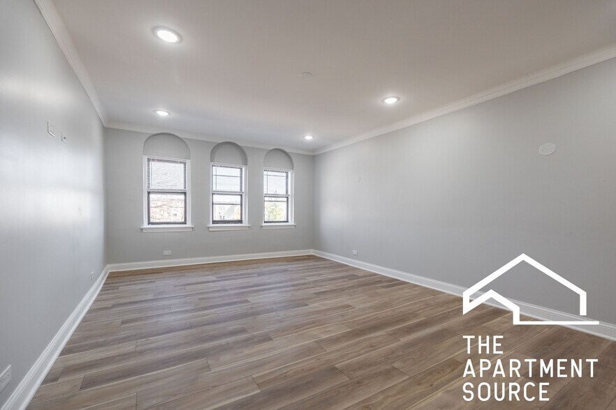 Building Photo - 6148 N Francisco Ave