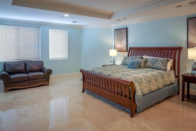 Building Photo - 3035 Riomar St