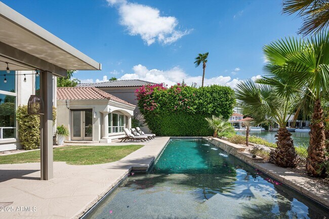 Building Photo - 1407 E Coral Cove Dr