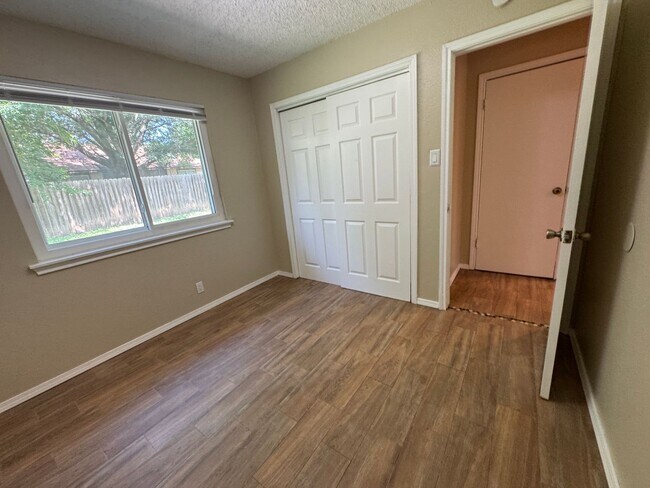 Building Photo - 10138 Inridge
