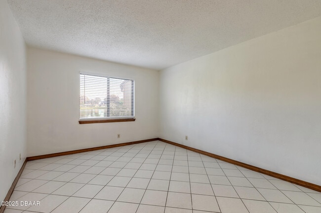 Building Photo - 120 Lakewood Village Cir