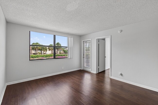 Building Photo - 708 Executive Center Dr