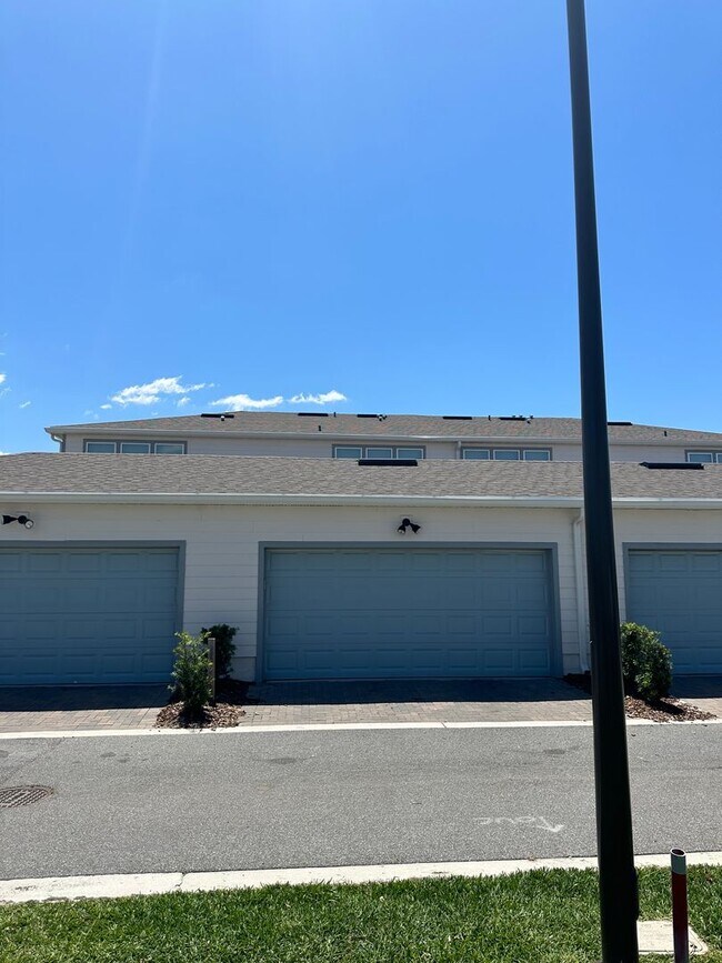 Building Photo - Isles of Lake Nona!! 3 Bedroom 2.5 Bathroom Townhome