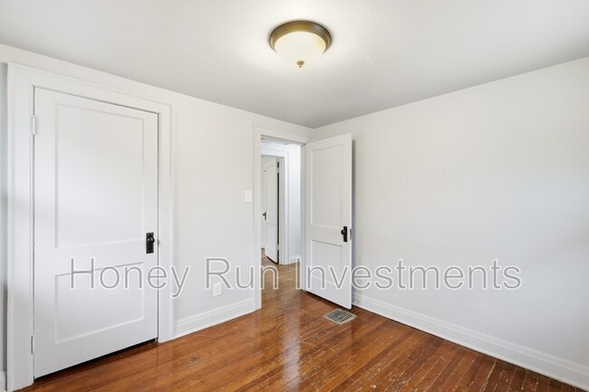 Building Photo - 607 W Grand Ave